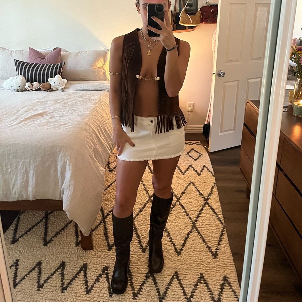 white denim skirt